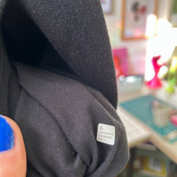 Lululemon Scuba High-Rise Shorts 5" – Black, Size 6 - Picture 7 of 7